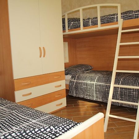 Agriturismo Il Sorriso Dei Figli Argegno Ruang foto